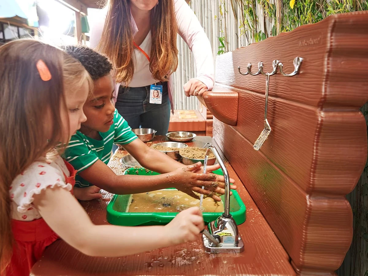 Pump & Play Mud Kitchen - US 8125
