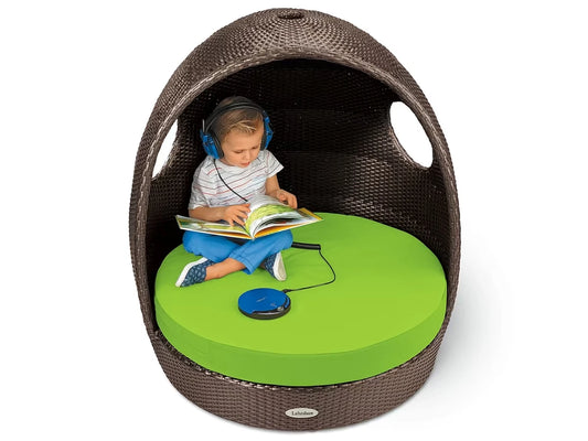 Outdoor Privacy Nook - US 7763